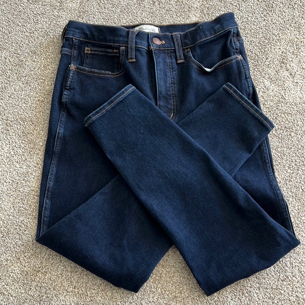 Like new Madewell Roadtripper dark denim jeans. Size 28.
